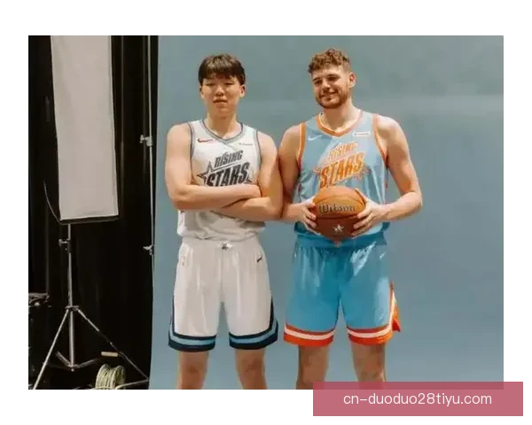 杨瀚森全明星想亲约基奇聊天去